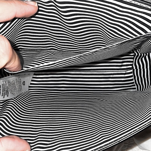 Disney black crossover Pin display purse - Picture 7 of 11